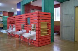 おおわだ保育園<br />1-2歳児のためのオープントイレ