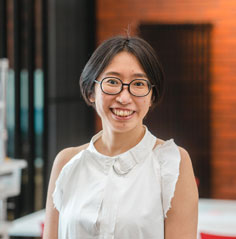 審査委員 式地 香織