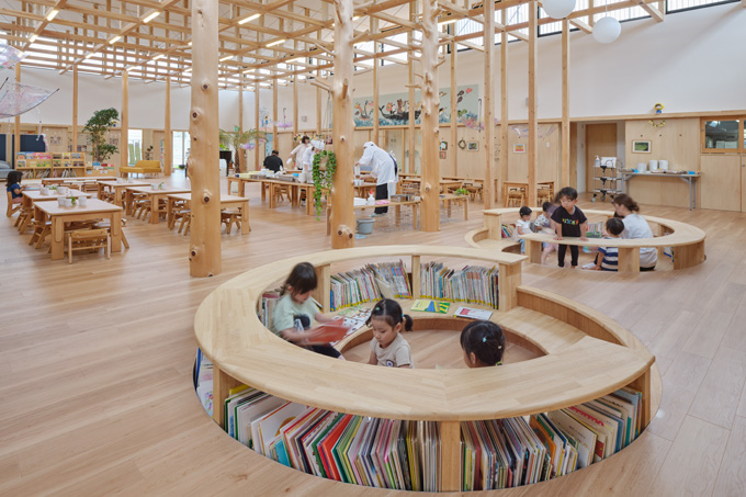地域材を活用した二重の回廊が感性を育む子ども園レイモンド斑鳩こども園