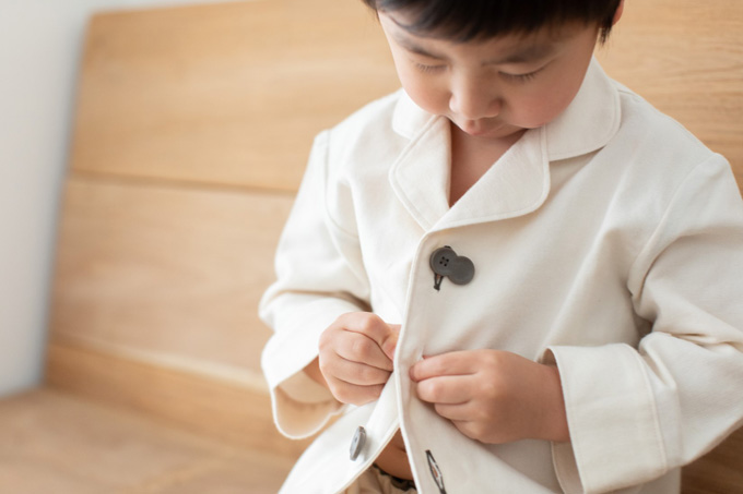 ボタンをリデザインし自分の力で着られるナイトウェア「i do button」